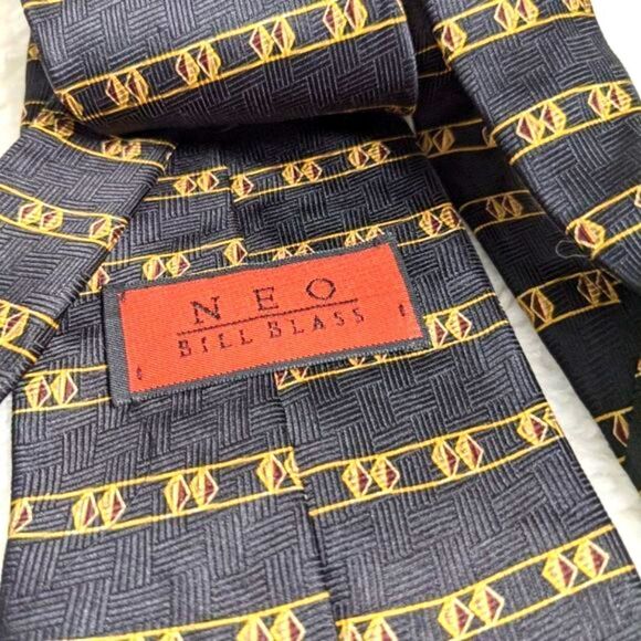 Vintage Neo Bill Blass 100% Silk Tie - Classic Black & Gold Motif - Picture 3 of 11